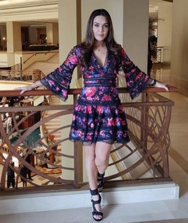 Preity G Zinta feet photo thumbnail
