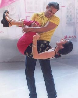 Preity G Zinta feet photo thumbnail