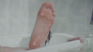 Preity G Zinta feet photo thumbnail