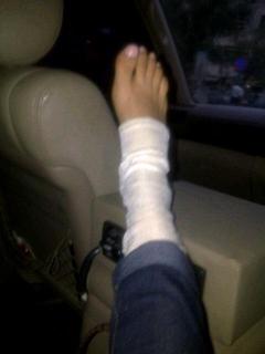 Preity G Zinta feet photo thumbnail