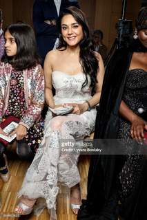 Preity G Zinta feet photo thumbnail