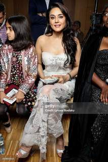 Preity G Zinta feet photo thumbnail