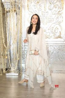 Preity G Zinta feet photo thumbnail