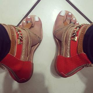 Princesa Kinder feet photo 2