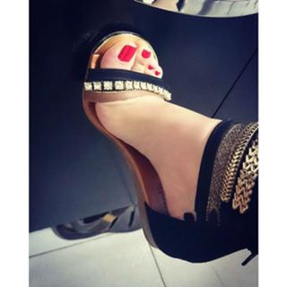 Princesa Kinder feet photo 9