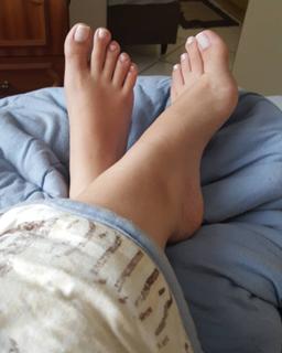 Princesa Kinder feet photo 1
