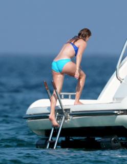 Princess Beatrice feet photo 15