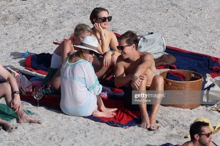 Princess Beatrice feet photo 12