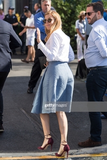 Princess Beatrice feet photo 15