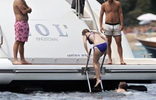 Princess Beatrice feet photo 16