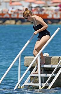 Princess Beatrice feet photo 12