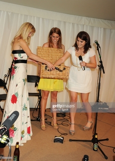 Princess Eugenie feet photo 9