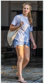Princess Leonor feet photo 3
