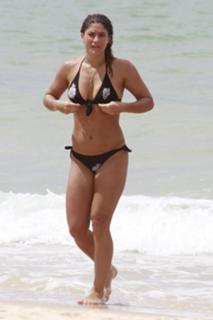 Priscila Fantin feet photo thumbnail