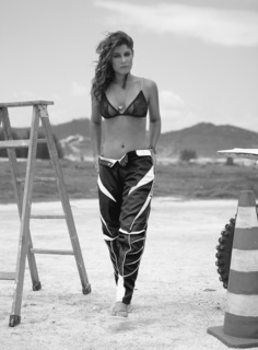 Priscila Fantin feet photo thumbnail