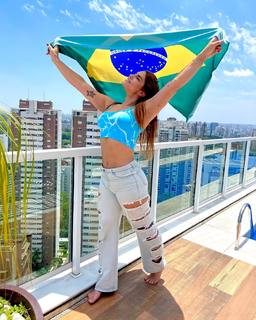 Priscila Fantin feet photo thumbnail