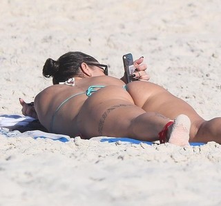 Priscila Fantin feet photo thumbnail