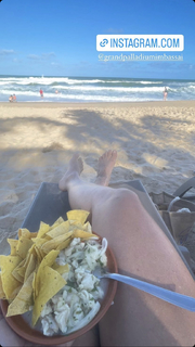 Priscila Fantin feet photo thumbnail