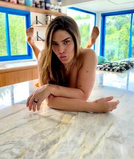 Priscila Fantin feet photo thumbnail