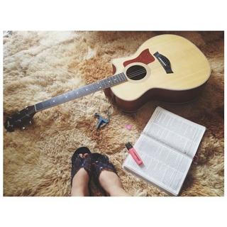 Priscilla Alcântara feet photo thumbnail