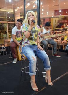 Priscilla Alcântara feet photo thumbnail