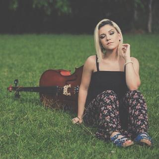 Priscilla Alcântara feet photo thumbnail