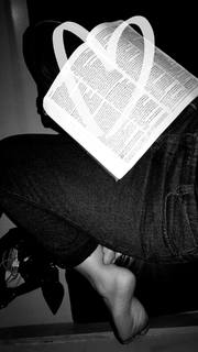 Priscilla Alcântara feet photo thumbnail