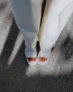 Priscilla Alcântara feet photo thumbnail