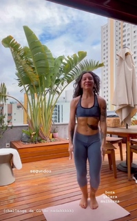 Priscilla Alcântara feet photo thumbnail