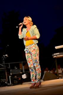 Priscilla Betti feet photo thumbnail