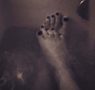 Priscilla Kelly feet photo thumbnail