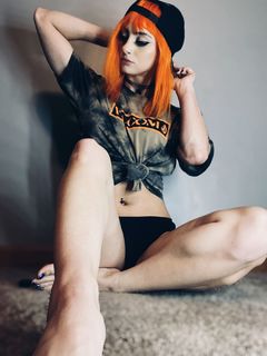 Priscilla Kelly feet photo thumbnail