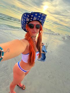 Priscilla Kelly feet photo thumbnail