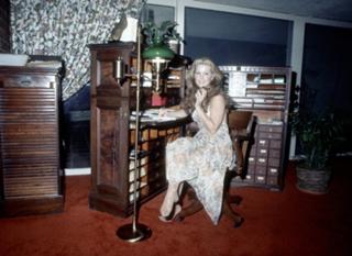 Priscilla Presley feet photo thumbnail