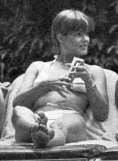 Priscilla Presley feet photo thumbnail