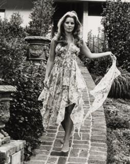 Priscilla Presley feet photo thumbnail