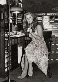 Priscilla Presley feet photo thumbnail