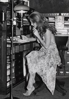 Priscilla Presley feet photo thumbnail