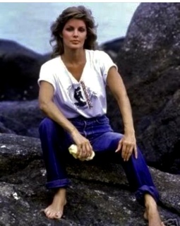 Priscilla Presley feet photo thumbnail