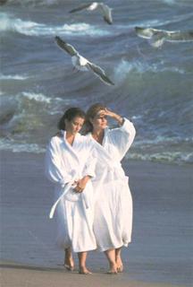 Priscilla Presley feet photo thumbnail