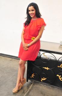 Priya Anand feet photo thumbnail