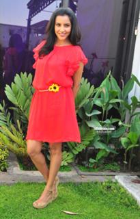 Priya Anand feet photo thumbnail