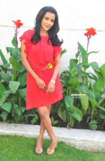 Priya Anand feet photo thumbnail