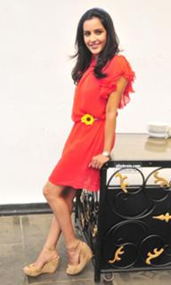 Priya Anand feet photo thumbnail