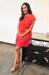 Priya Anand feet photo thumbnail