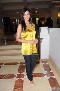 Priya Anand feet photo thumbnail