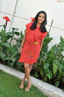 Priya Anand feet photo thumbnail