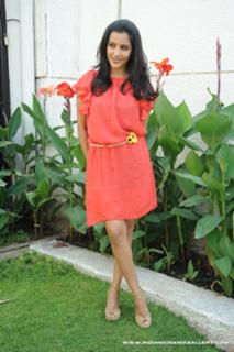 Priya Anand feet photo thumbnail