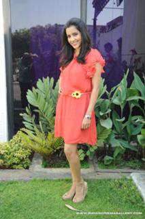 Priya Anand feet photo thumbnail