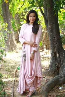 Priya Anand feet photo thumbnail